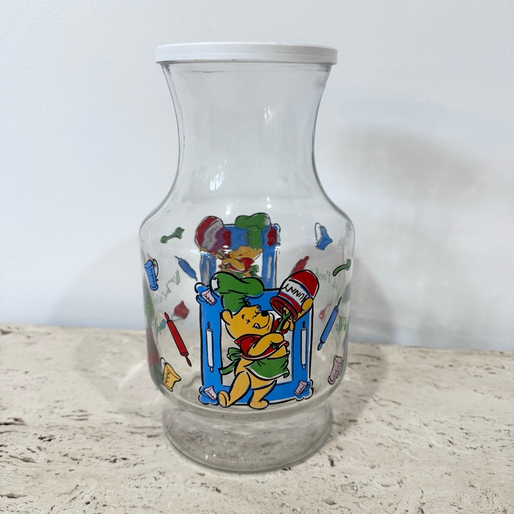 NEW 90’s Y2K Vintage DISNEY Winnie the Pooh Glass Pitcher with lid
